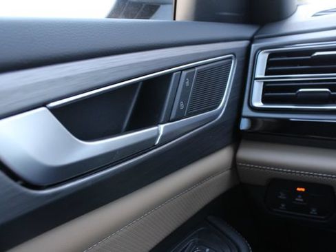 New 2026 Volkswagen Atlas Cross Sport SE AWD/4WD image 7