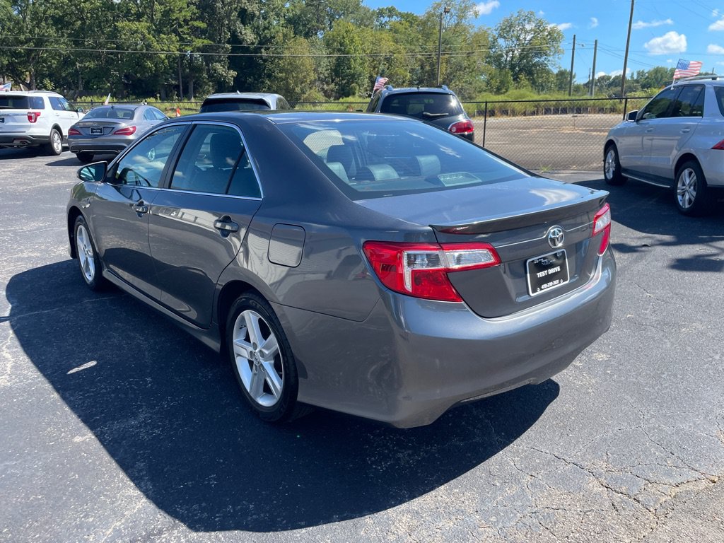 Used 2013 Toyota Camry SE FWD image 4