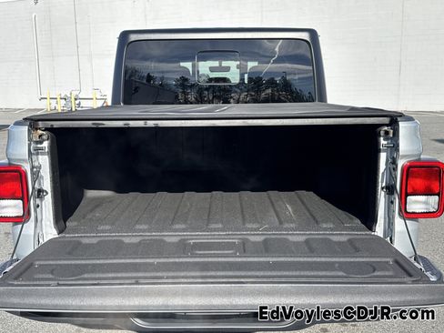 Used 2023 Jeep Gladiator Willys image 22