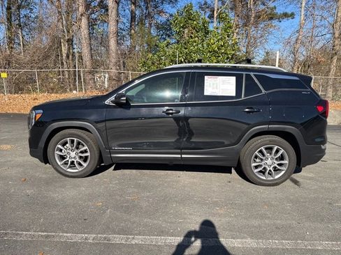 Used 2022 GMC Terrain SLT w/ Infotainment Package II image 2