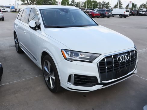 Used 2022 Audi Q7 Premium Plus image 2