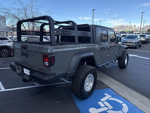 Used 2021 Jeep Gladiator Sport image 5