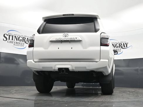 Used 2020 Toyota 4Runner SR5 AWD/4WD image 31