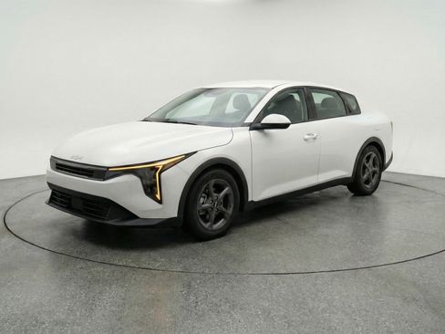 Used 2025 Kia K4 FWD image 3