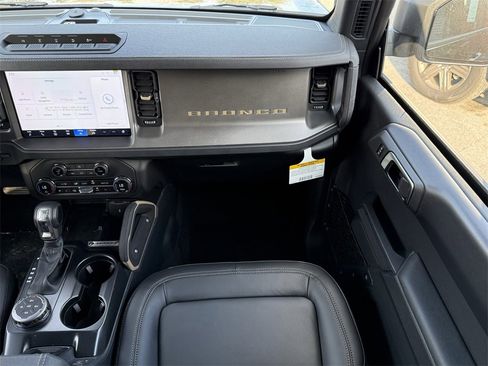 New 2025 Ford Bronco Badlands image 16