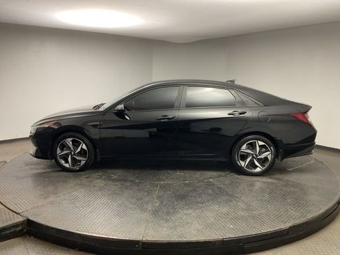 Used 2023 Hyundai Elantra SEL w/ Convenience Package FWD image 4