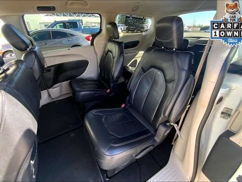 Used 2022 Chrysler Pacifica Touring-L FWD image 25