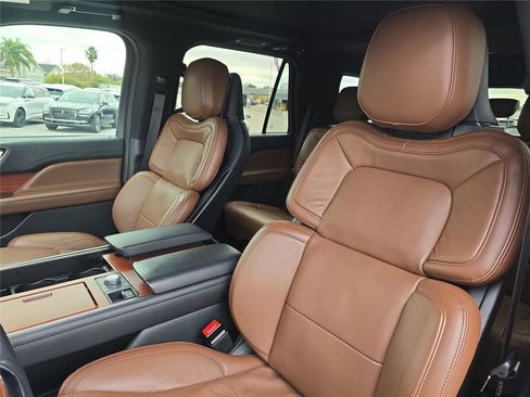 Used 2024 Lincoln Navigator Reserve image 20