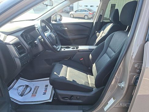 Certified 2025 Nissan Rogue SV AWD/4WD image 11