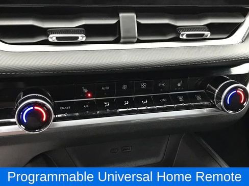 Certified 2025 Chevrolet Equinox LT w/ Convenience Package II image 12