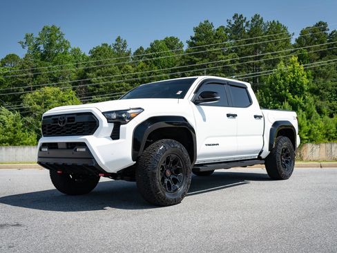 Used 2024 Toyota Tacoma TRD Off-Road w/ TRD Off Road Upgrade Package AWD/4WD image 3