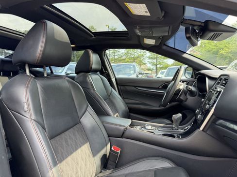 Used 2022 Nissan Maxima SR w/ Sport Mat Group FWD image 28