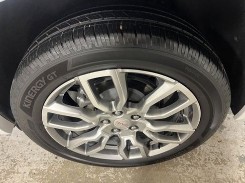 Used 2024 GMC Terrain Denali w/ Denali Premium Package image 28