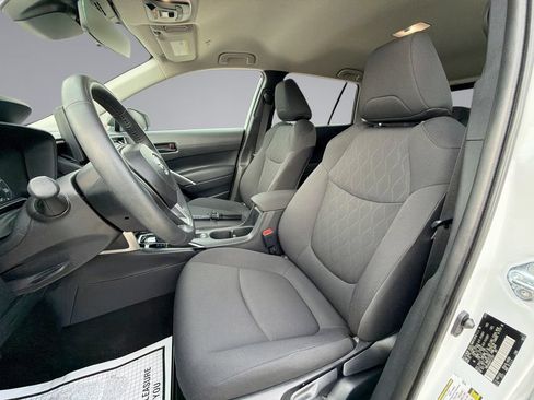 Used 2025 Toyota Corolla Cross LE FWD image 30