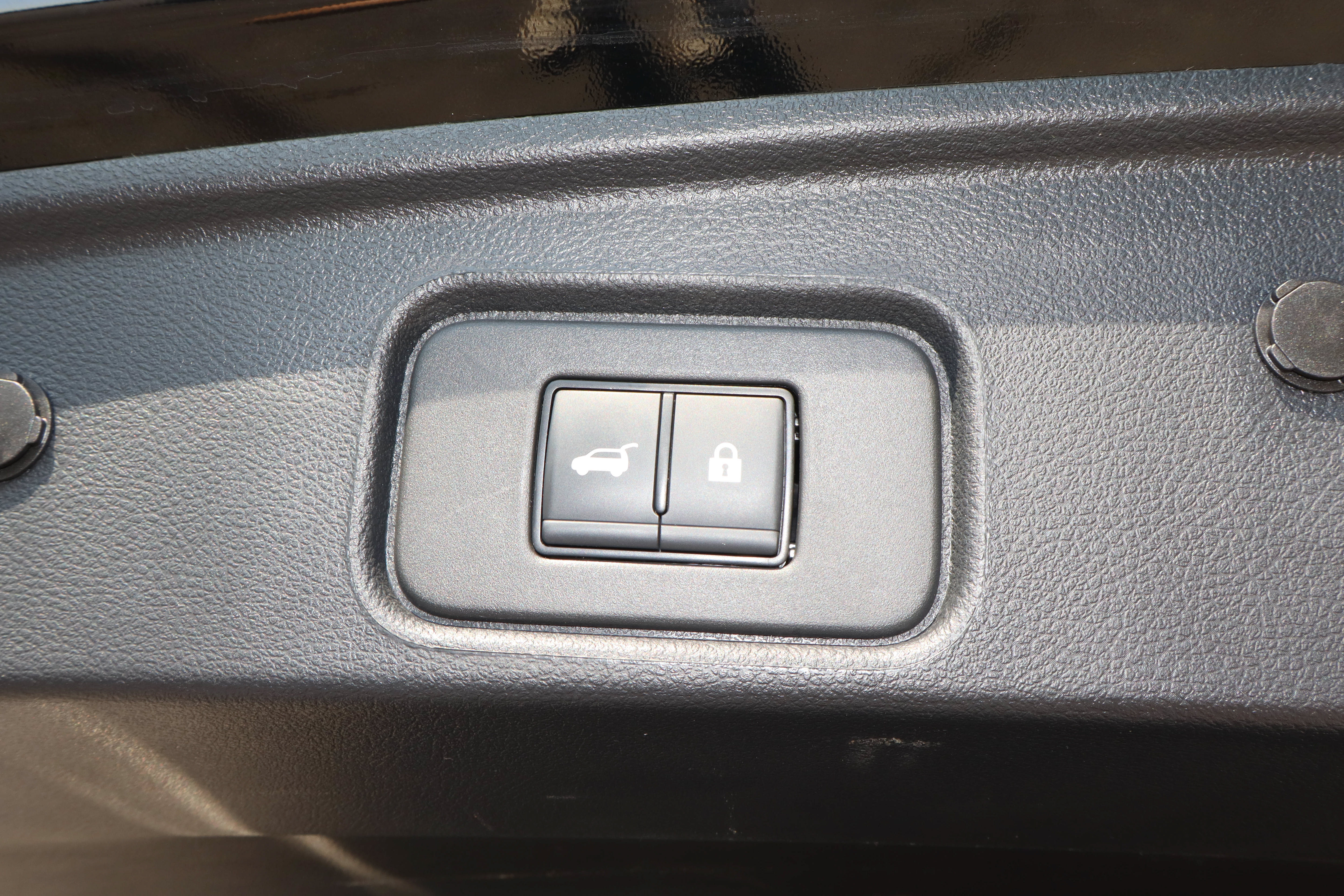 Used 2025 Nissan Pathfinder SV FWD image 18