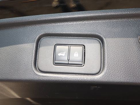 Used 2025 Nissan Pathfinder SV FWD image 18