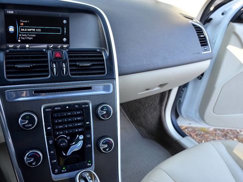 Used 2015 Volvo XC60 3.2 Premier Plus image 16