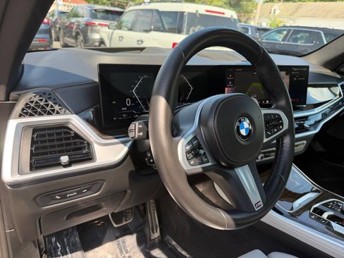 Used 2025 BMW X5 xDrive40i AWD/4WD image 17