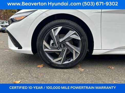 Certified 2025 Hyundai Elantra SEL image 30