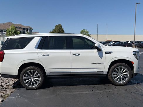 Used 2022 GMC Yukon Denali w/ Advanced Technology Package image 6