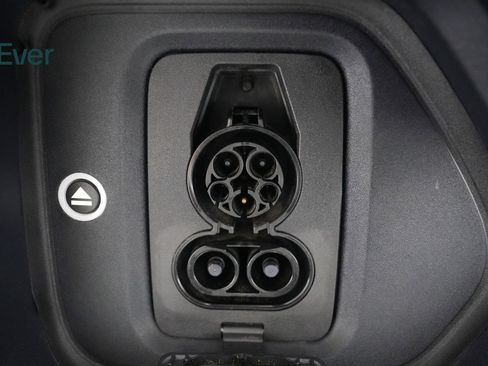 Used 2025 Rivian R1S Adventure AWD/4WD image 10