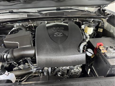 Used 2022 Toyota Tacoma SR5 RWD image 28