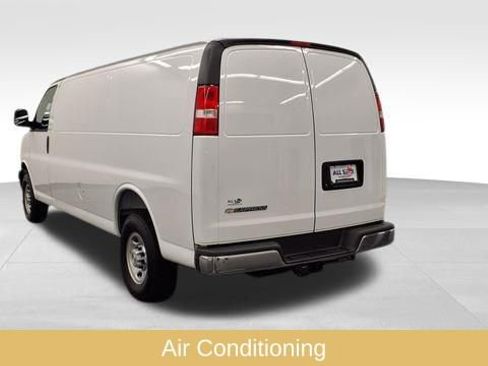 Used 2025 Chevrolet Express 3500 Work Van w/ Driver Convenience Package image 8