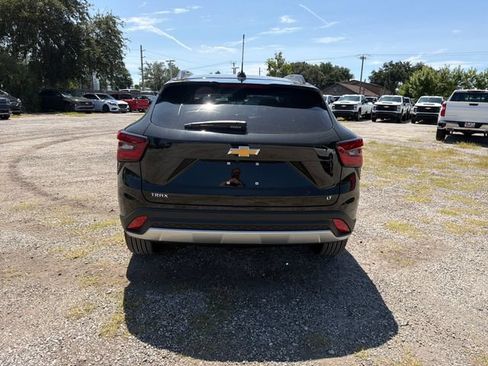 New 2026 Chevrolet Trax LT w/ LT Convenience Package FWD image 9
