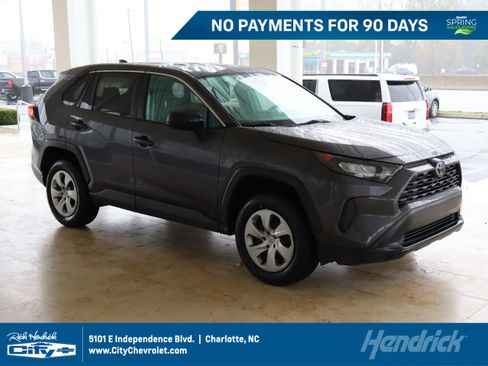 Used 2022 Toyota RAV4 LE image 1