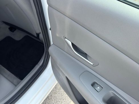 Used 2021 Hyundai Elantra SE image 34