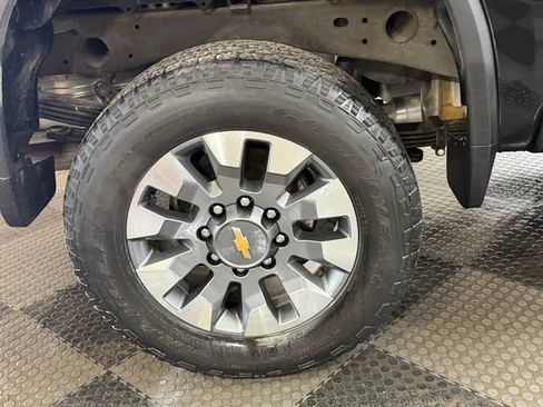 Used 2024 Chevrolet Silverado 2500 Custom w/ Custom Value Package image 14