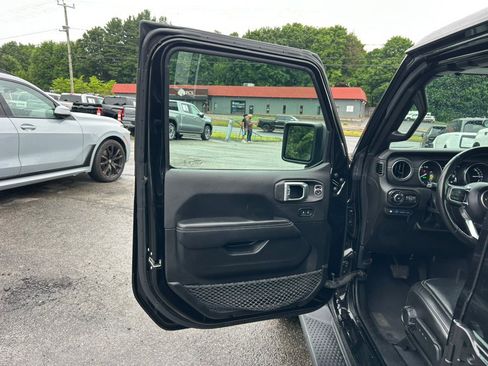 Used 2022 Jeep Wrangler Unlimited Sahara w/ Cold Weather Group AWD/4WD image 15