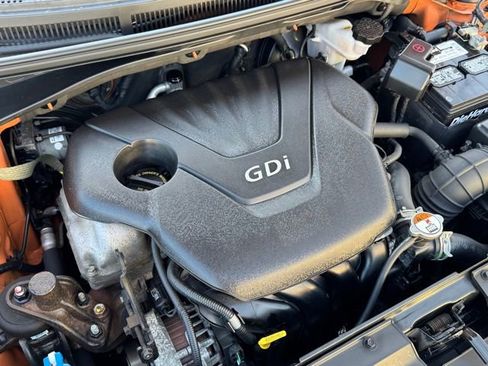 Used 2016 Hyundai Veloster Base image 25