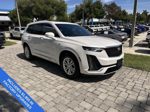 Used 2024 Cadillac XT6 Luxury w/ LPO, Floor Liner Package FWD image 16