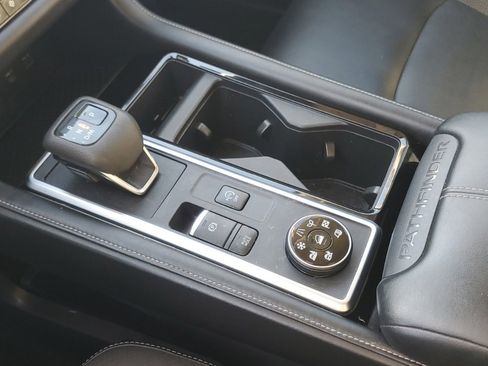 Used 2022 Nissan Pathfinder SL image 23