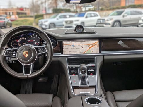 Used 2017 Porsche Panamera 4 image 29