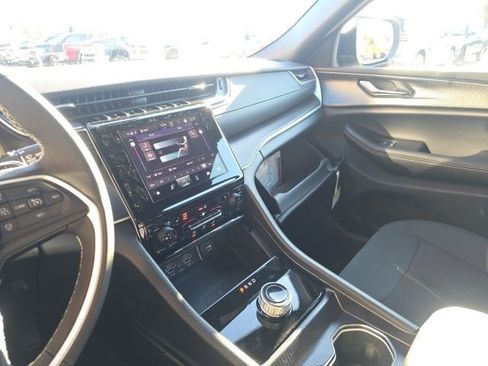 New 2025 Jeep Grand Cherokee L Laredo w/ Luxury Tech Group I image 24