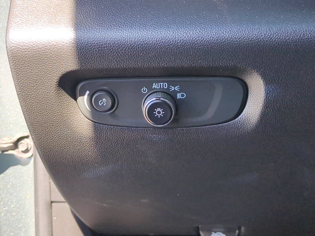 Used 2023 Chevrolet Traverse LT FWD image 23