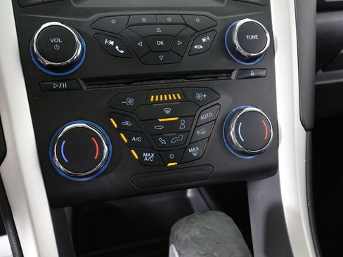 Used 2015 Ford Fusion SE FWD image 35