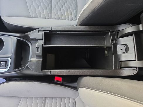 Used 2021 Chevrolet Equinox LS w/ LS Convenience Package image 27