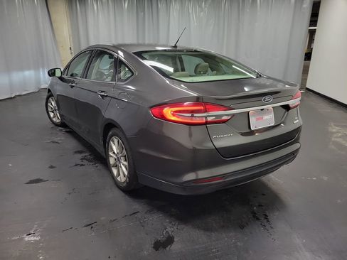 Used 2017 Ford Fusion SE image 7
