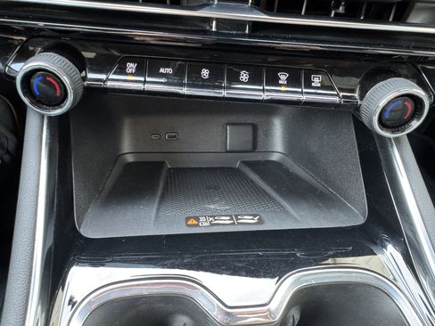 Used 2024 Chevrolet Traverse RS w/ LPO, Floor Liner Package image 20