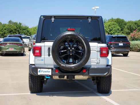 Used 2023 Jeep Wrangler Unlimited Sahara AWD/4WD image 6