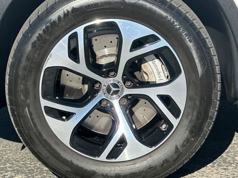 Used 2025 Mercedes-Benz GLC 350e 4MATIC image 37