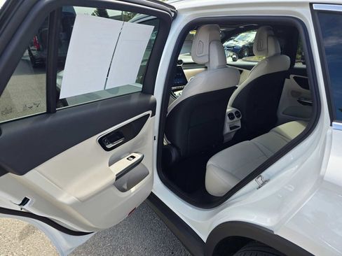 Used 2026 Mercedes-Benz GLC 300 4MATIC image 17