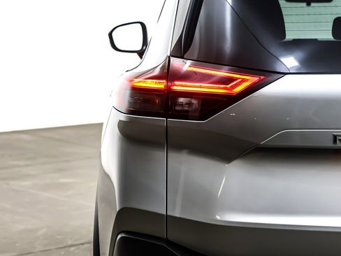 Used 2023 Nissan Rogue SV image 15