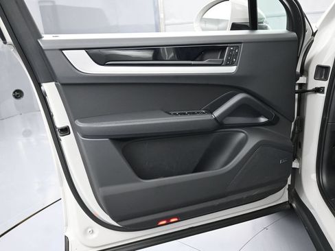 Certified 2026 Porsche Cayenne E-Hybrid AWD/4WD image 15