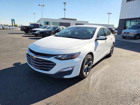 Used 2024 Chevrolet Malibu LT image 3