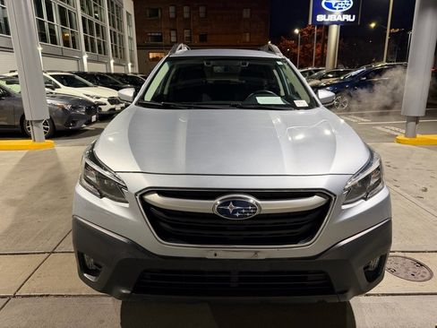 Used 2020 Subaru Outback Premium image 2