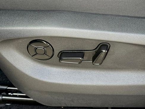 New 2026 Volkswagen Tiguan SE R-Line FWD image 12